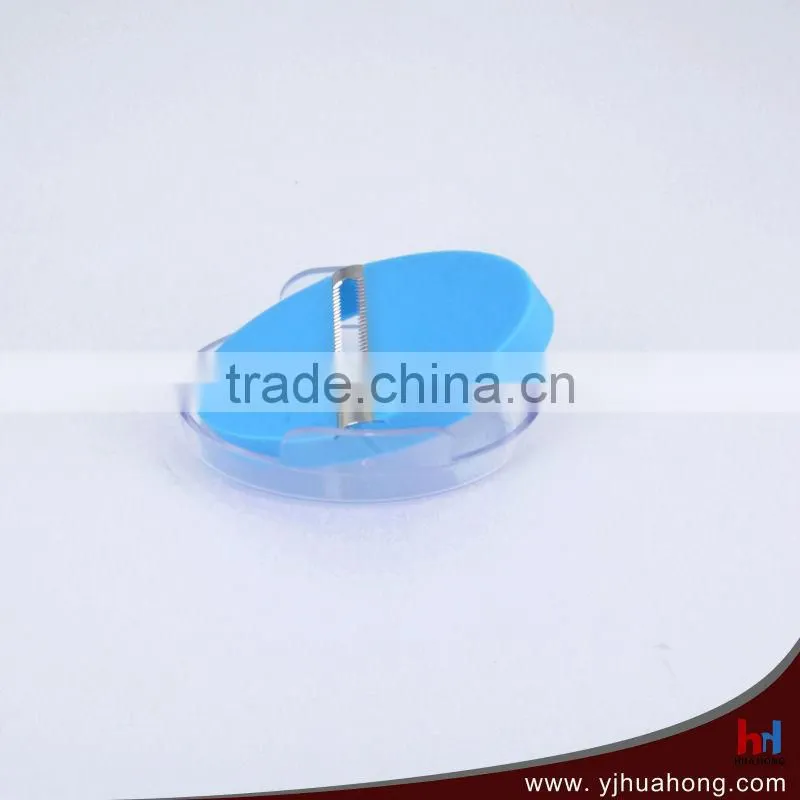 Serrated blade vegetable/fruit peeler with transparent tray&cover