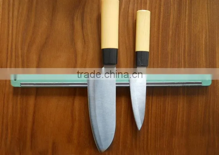 2015 Different size kitchen wall mounted plastic Magnetic knife storage strip magnetic knife holder rack