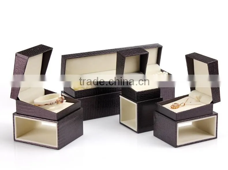 C119-2 ANPHY Rectangle Fancy Lizardstripe Bracelet Box 55*58*52mm