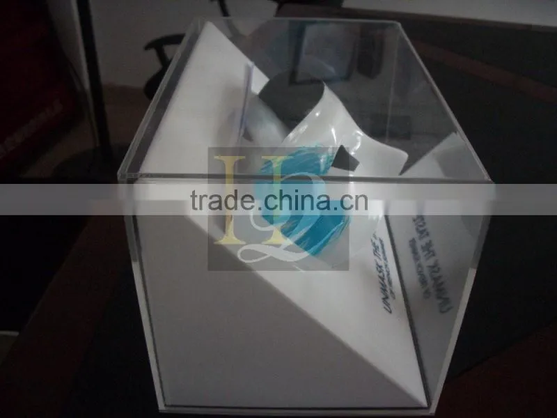 2016 New design custom white acrylic display box with mask display stand