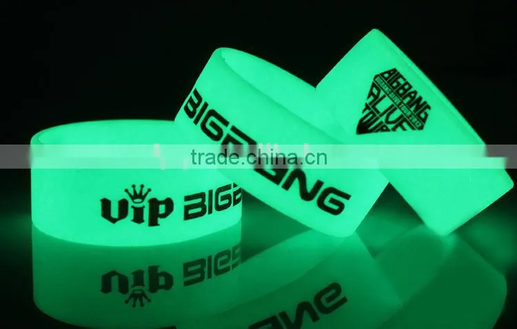 glow in dark wristbands