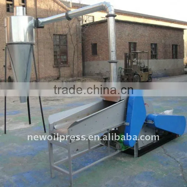 Animal feed crusher and mixer hammer mill