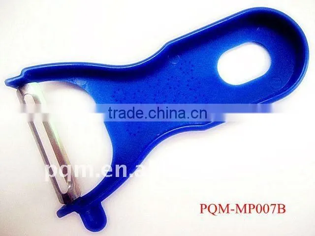 Convenient blue plastic peeler 007B