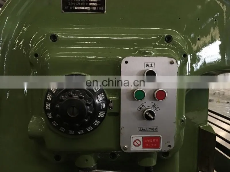 Universal knee-type metal processing milling machine