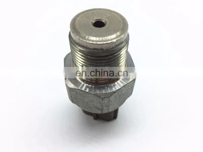 Fuel Rail Pressure Sensor For Ni-ssan Navara D40 2.5 DCI 499000-6131 4990006131