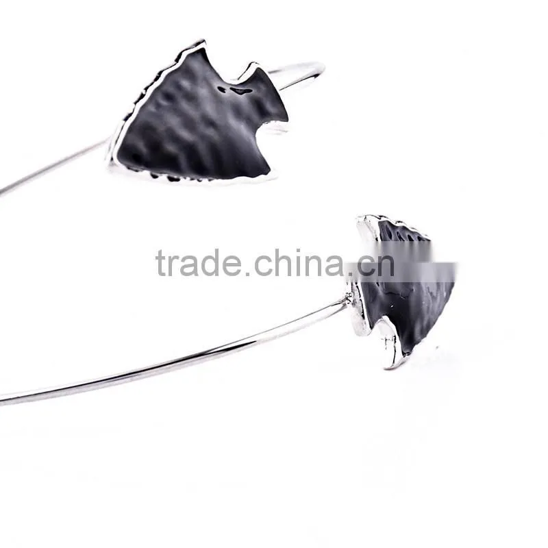 Hot gold triangle arrows arm chain