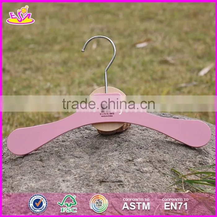 2017 New design lovely pink wooden hangers for baby clothes W09B071