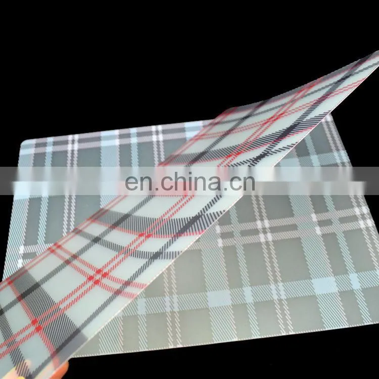 Customized white pp plastic washable table mats design