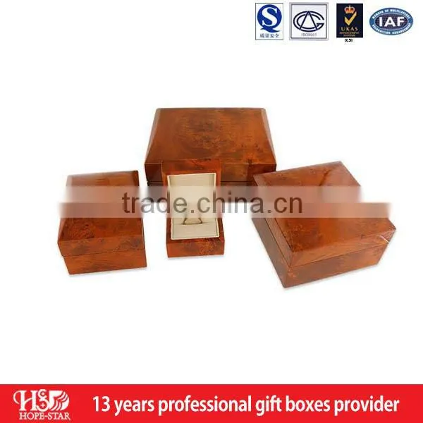 High quality wholesale clear plastic watch box,the latest packing watch box with pillow