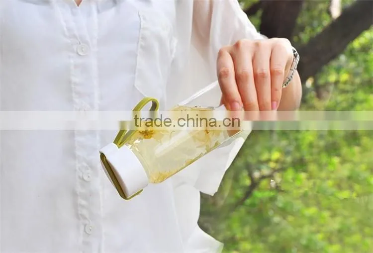 Promotional Gift Portable Reusable 500ml Glass Water Bottle Cheap Flat Glass Water Bottle with Color Cup Coat