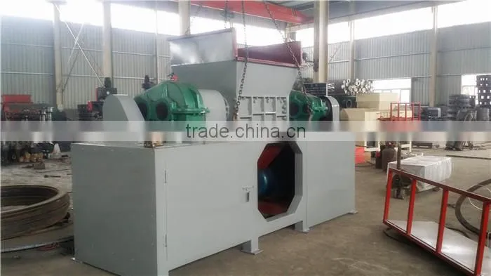 Plastic shredding machine with large capacity