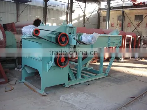 Industrial wood shredder for waste wood