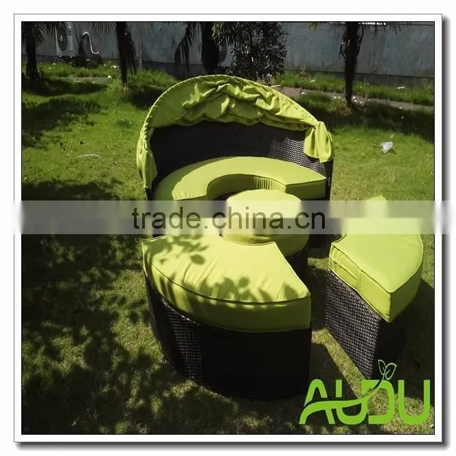 Audu Pe Rattan Round Lounge Bed