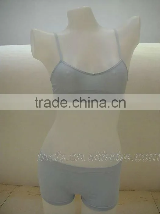 Comfortable women's seamless bra set