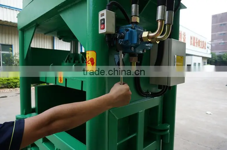 Hot Sale Vertical Hydraulic Clothing Baler YL-150