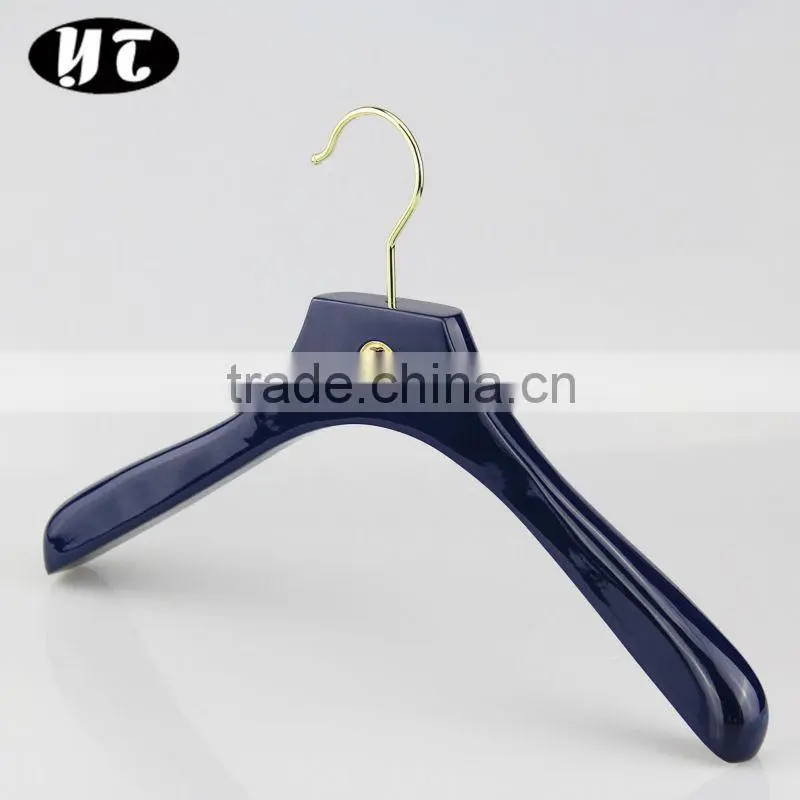 HA359 bamboo clothes hanger with hook on the top