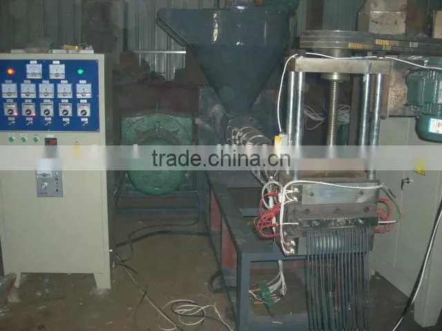 Single stage high quality waste plastic recycling machine