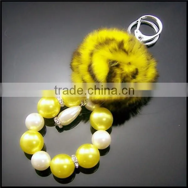 Artificial pearl bead and bottle shape pendant alloy keychain