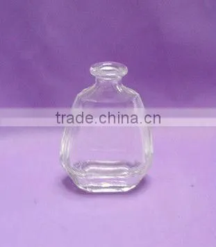 Finely processed crystal wine bottle