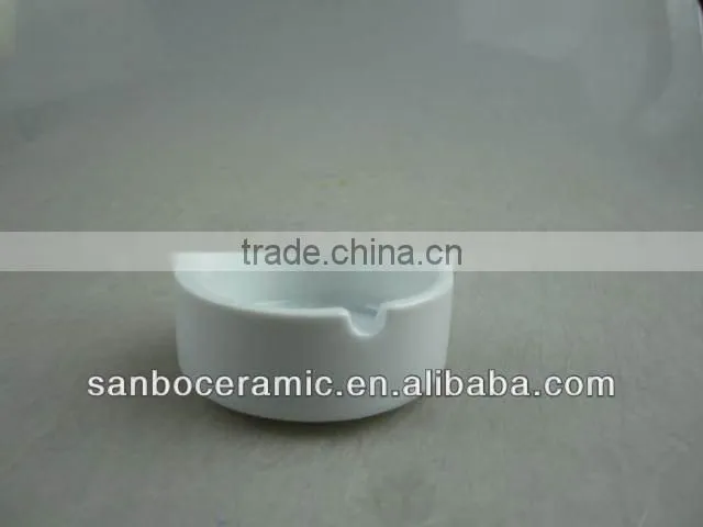 stock white round porcelain ashtray