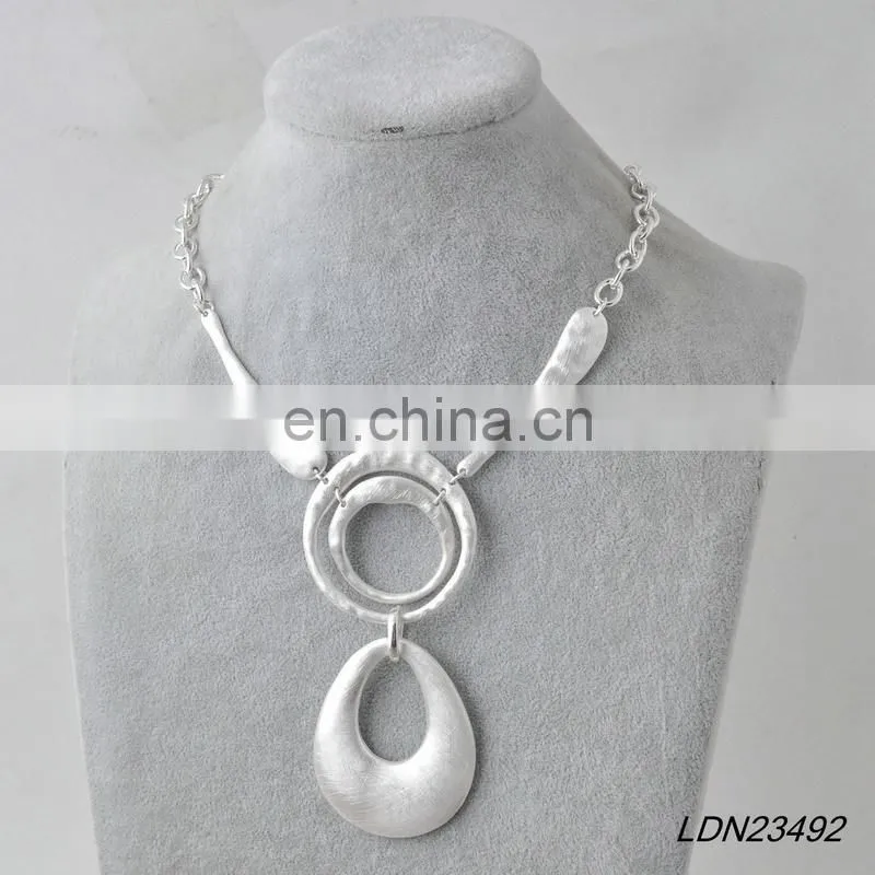 Silver Hammered Circle Necklace