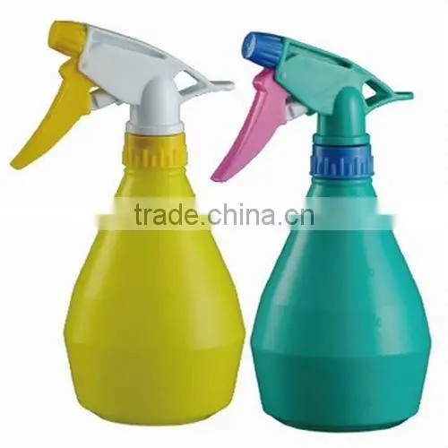 Plastic trigger spray bottle