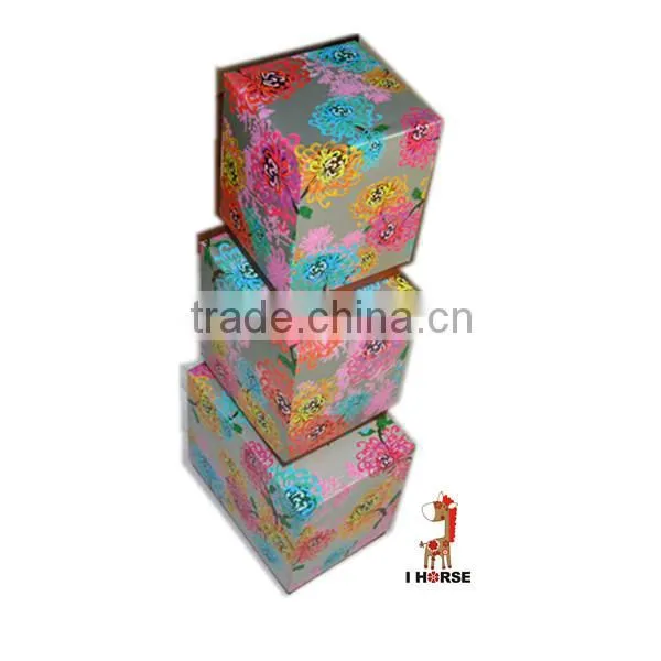 Different types gift packaging box with ribbon