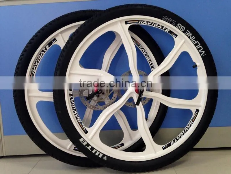 26 inch lightest strongest magnesium alloy bike wheel /fixed gear type hub bike wheel/light weight bicycle wheel with tire