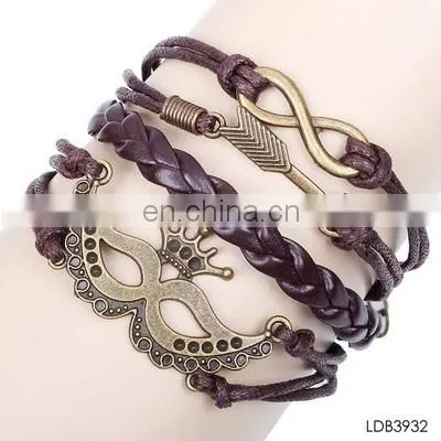 Rivet mix with skull betrayer silver and gold imitation bracelet