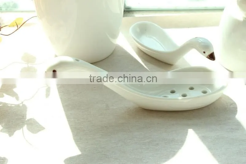2016 new Health ceramic hot pot colander swan kitchen ceramic spoon