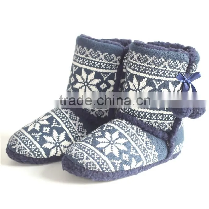 Ladies indoor boot with pompom