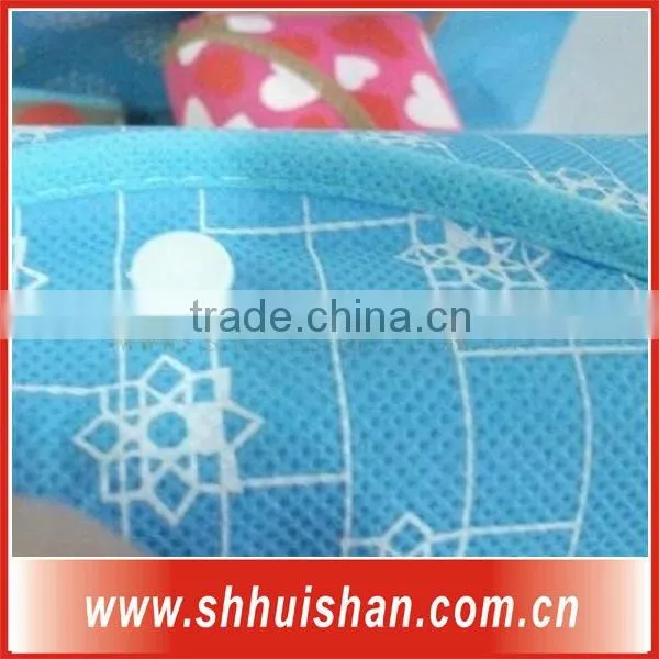 The shopping bag easy to carry