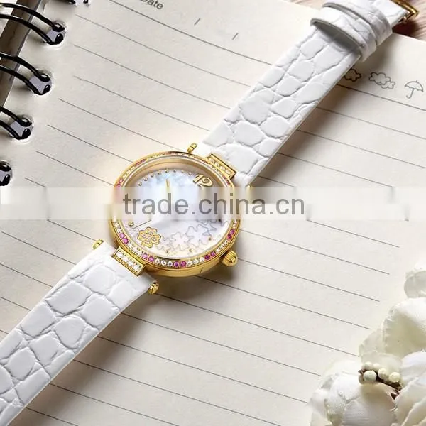 Gold Folwer Leather Shellfish Quartz Watch