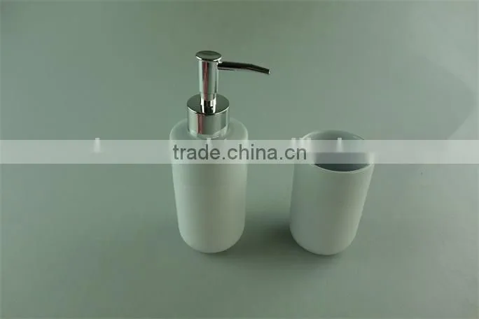 cheap white ceramic bathroom set/sampoo jar and cup set wholesale for hotel used