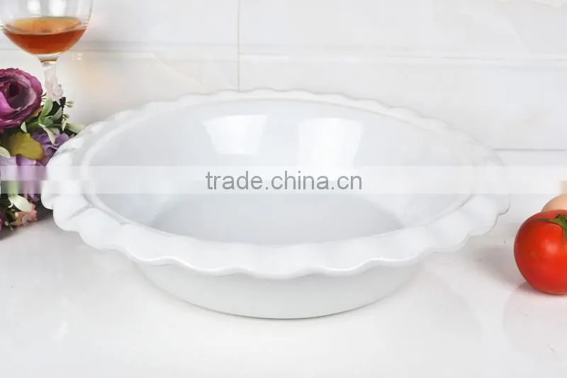 12" Round porcelain bakeware with lid