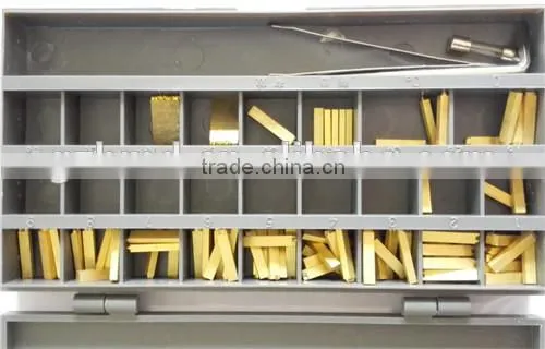 cosmetic oil bottle labeling machine,colored label labeling machine,perfume bottle labeling machine