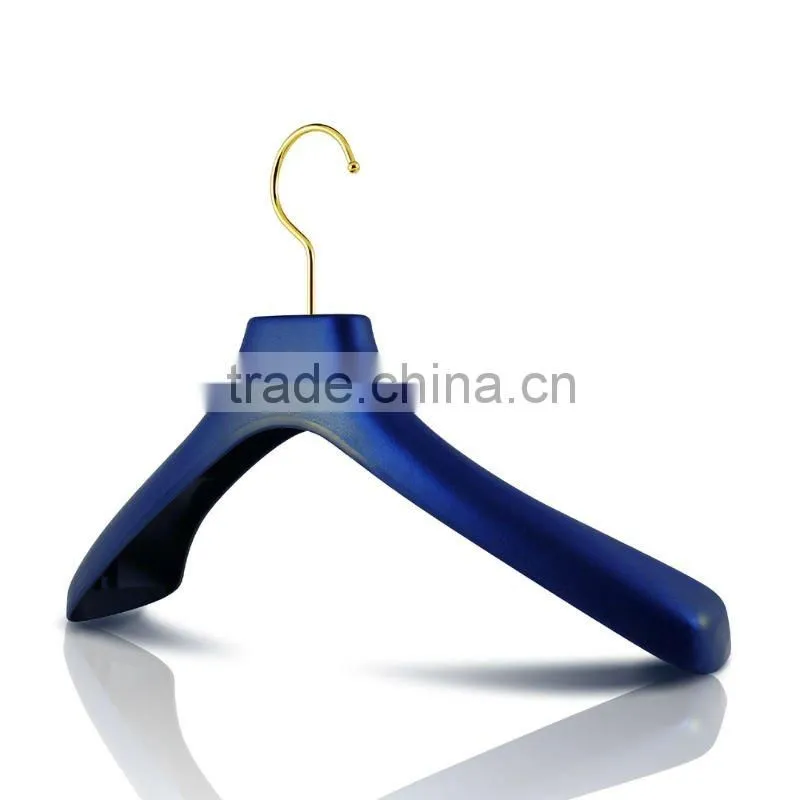 Durable Plastic Luxury Suits Hanger for Clothing Manufacturer