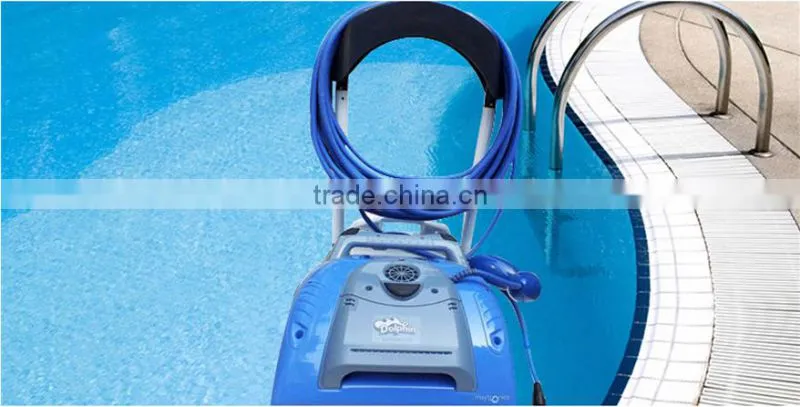 Automatic pool cleaning vacuum robot