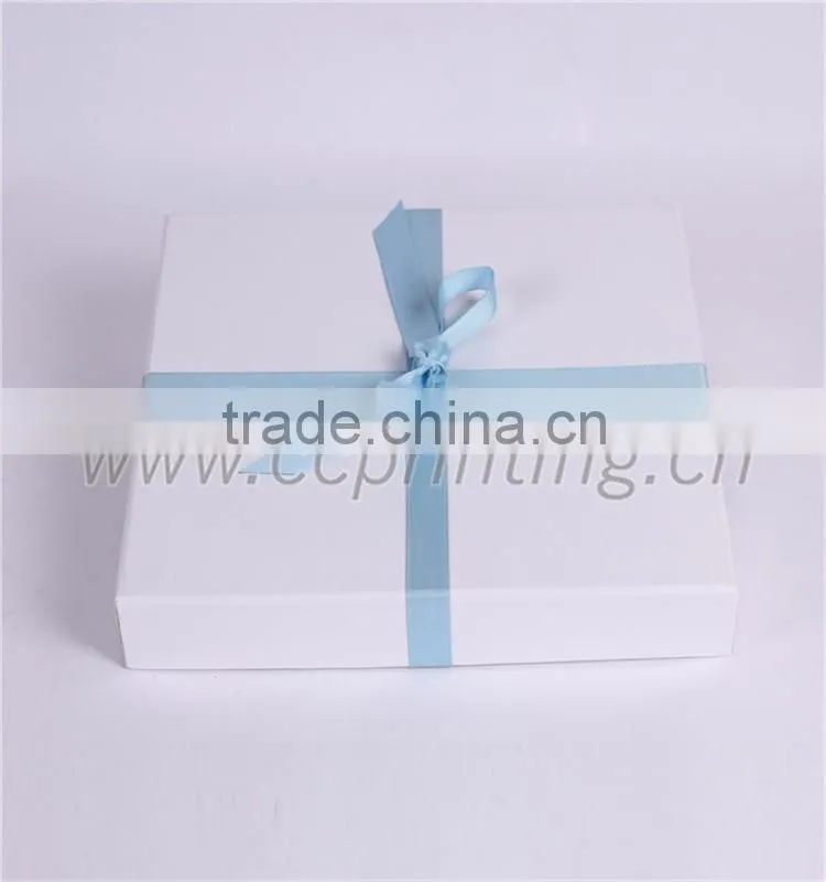 White engagement paper gift box packaging box with blue ribbon