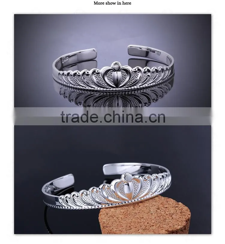 Shiny Crown Design Adjustable Openable Silver Party Bangle For Lady