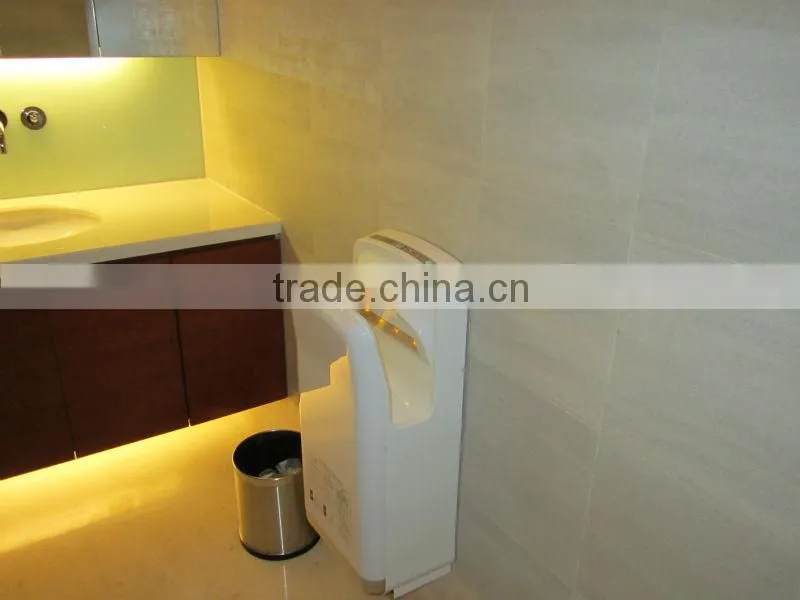 MAGNUM BLUE LIGHTNING HAND DRYER