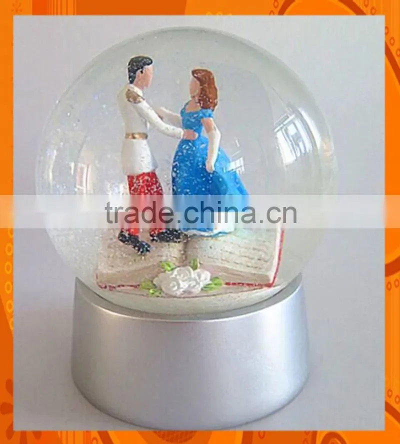 2016 hot selling white paris water globe for sale