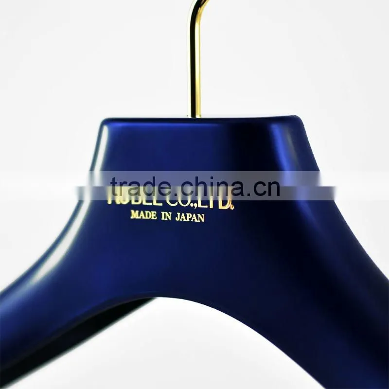 Durable Plastic Luxury Suits Hanger for Clothing Manufacturer