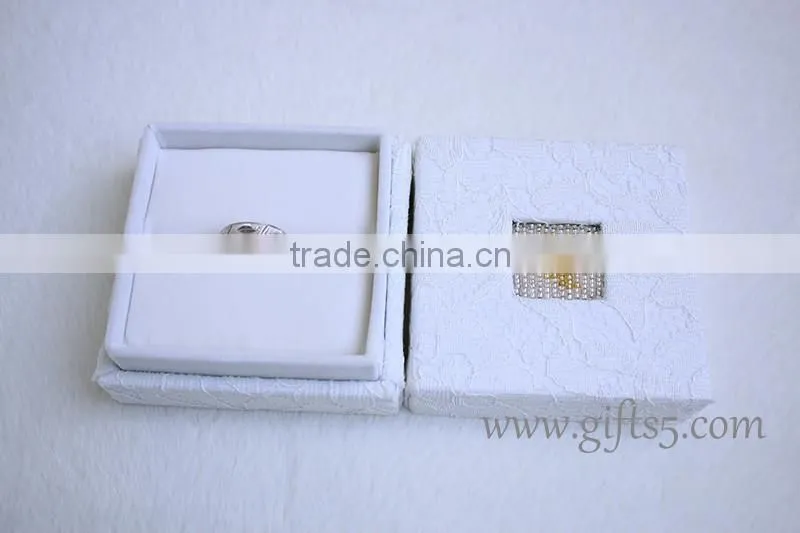 New arrival wholesale wedding ring box jewelry boxes with beaded name plate of Q