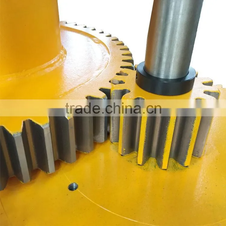 Speed transmission hand winch