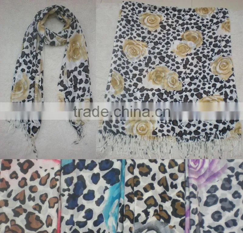 81310147 spot and rose figure gauze scarf