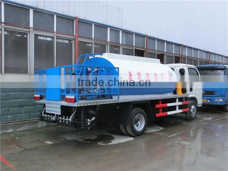 Dongfeng mini 4000liters bitumen emulsion sprayer truck for sale