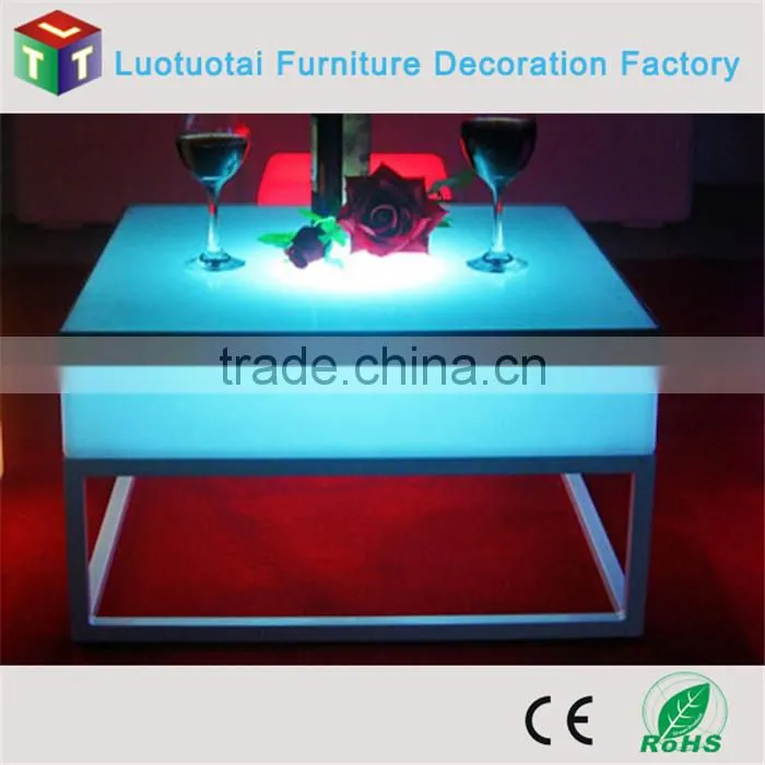 Cordless waterproof IP65 illuminated flashing multicolor change led table set