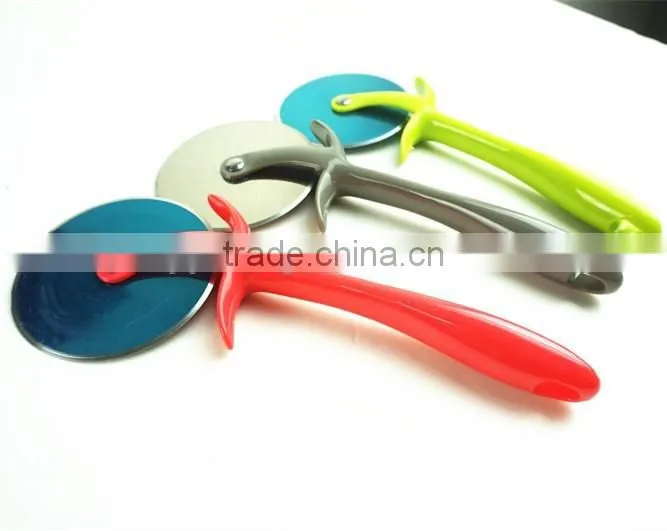 32066 Kitchen gadget kitchen tool round pizza cutter