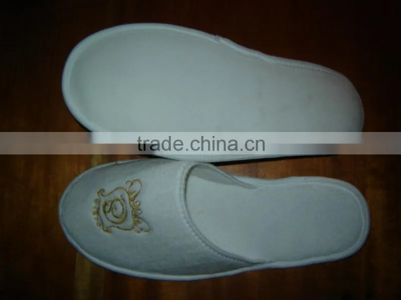 slipper factory disposable hotel slipper with embroideried logo